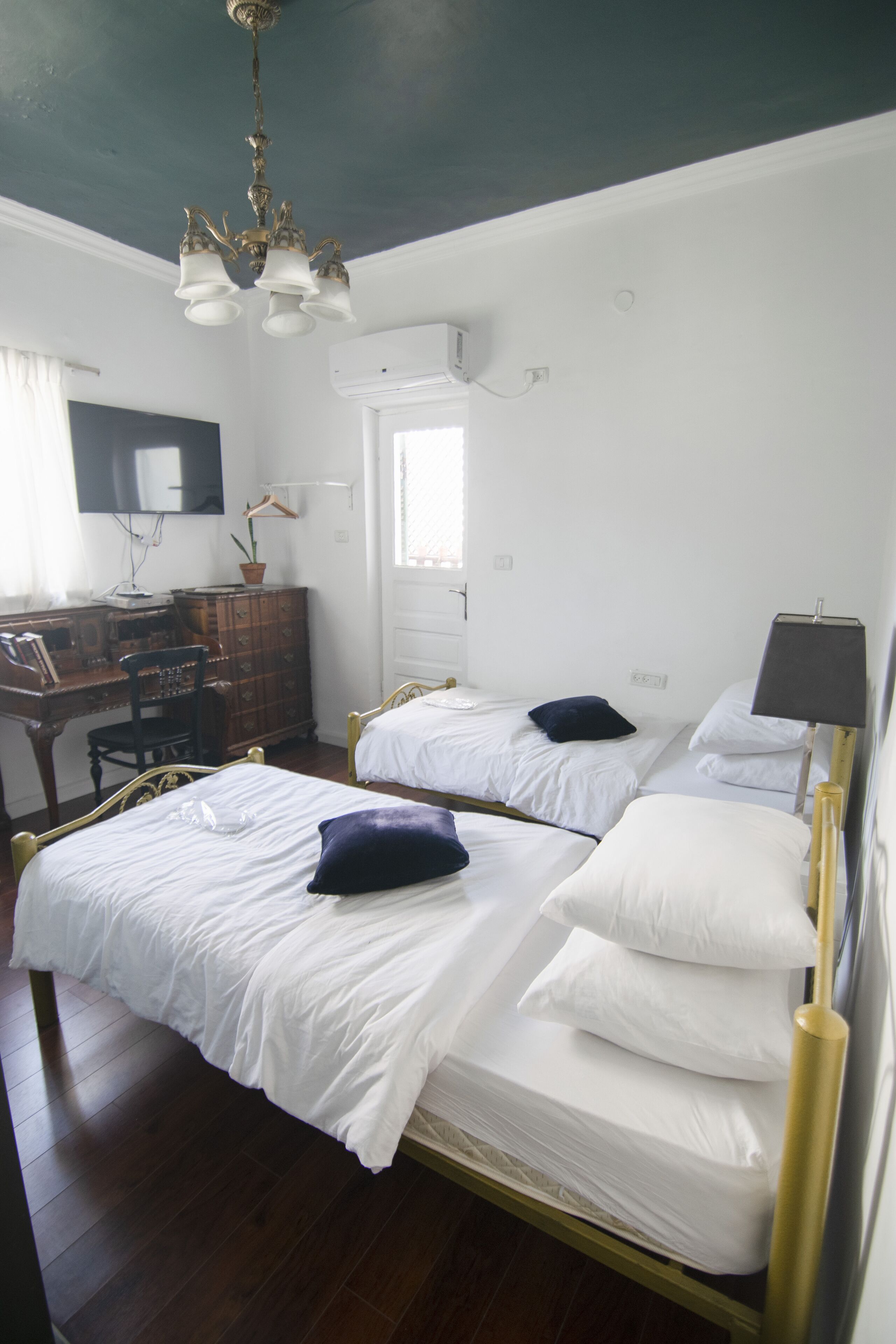 Tzefania Apartments Hotel