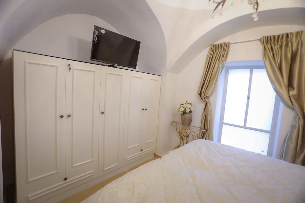 Western Wall Luxury House