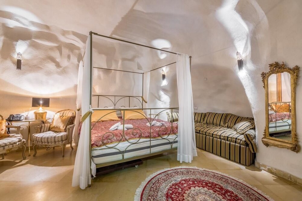 Western Wall Luxury House