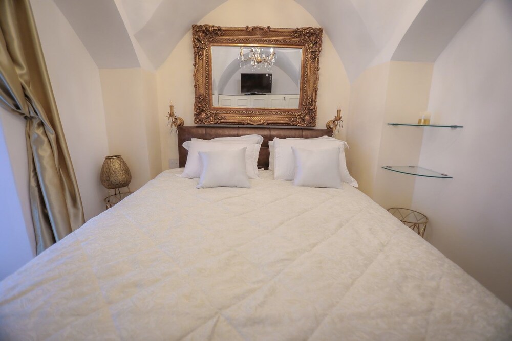 Western Wall Luxury House
