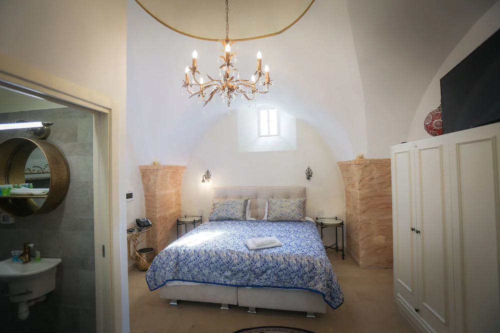 Western Wall Luxury House