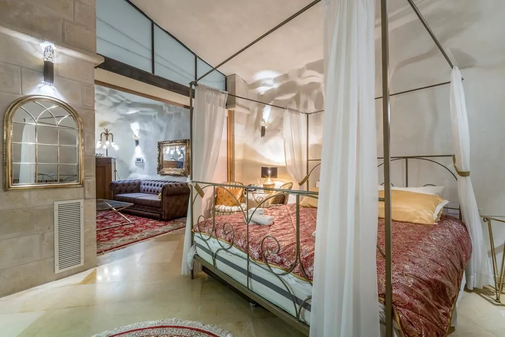 Western Wall Luxury House