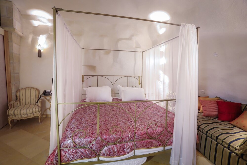 Western Wall Luxury House