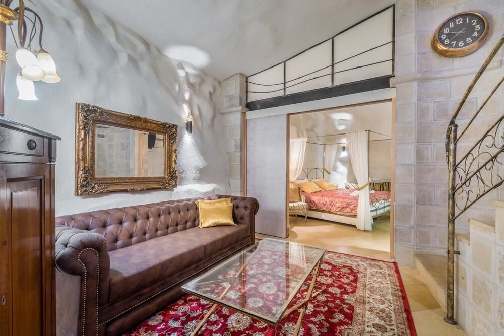 Western Wall Luxury House