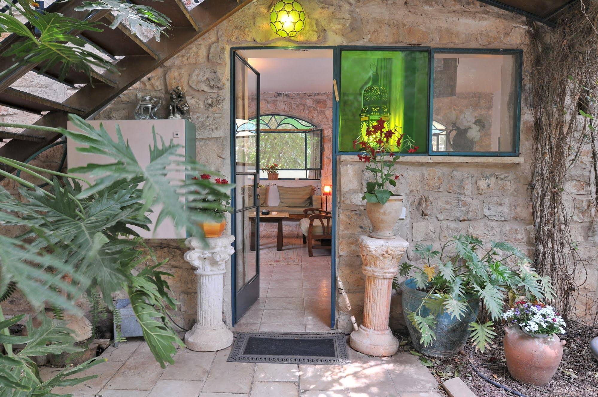 Pina Balev Inn