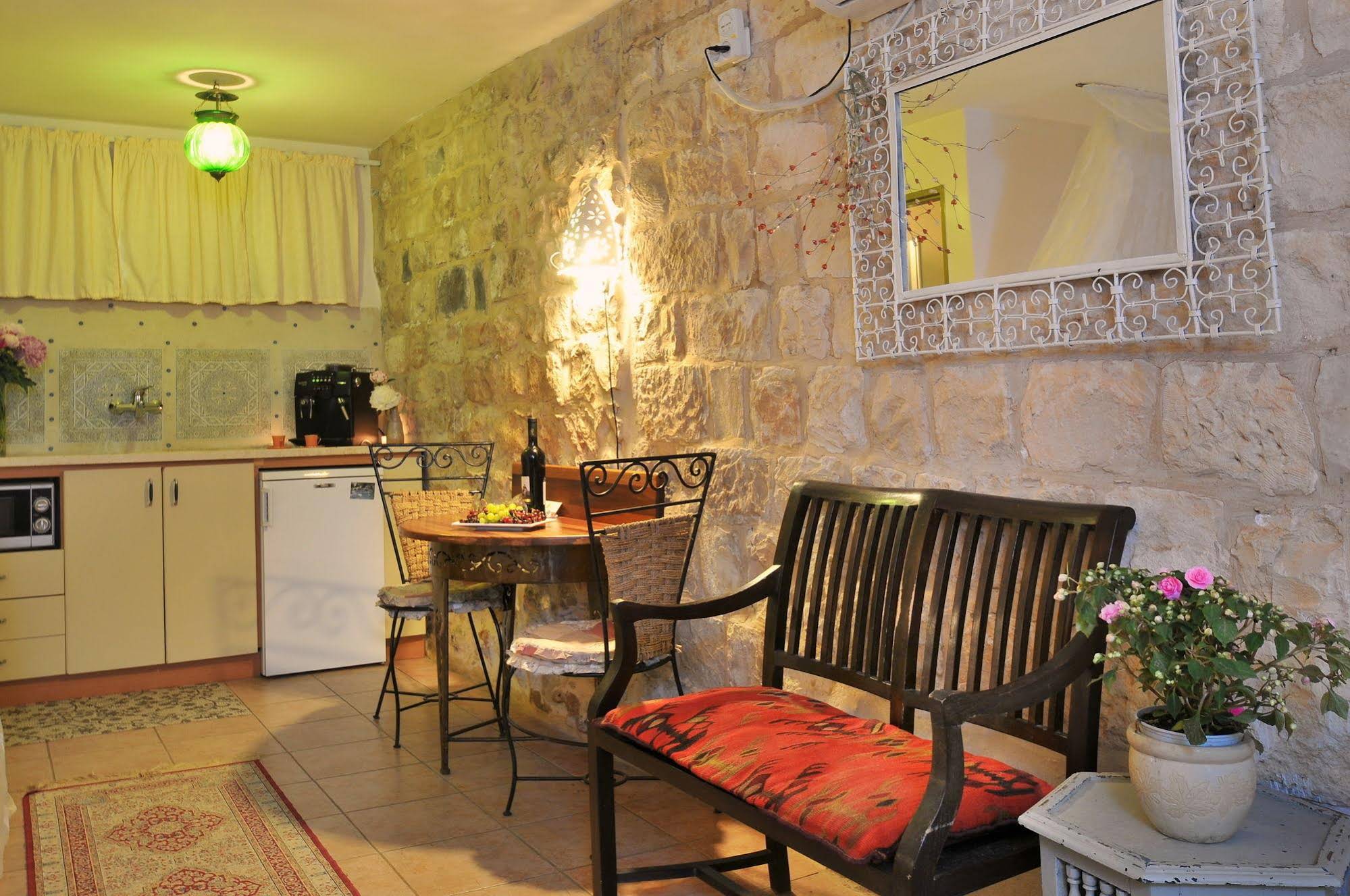 Pina Balev Inn