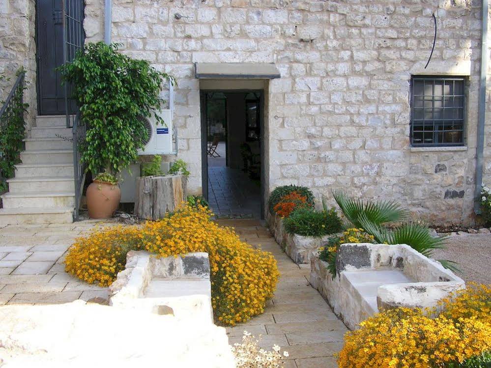 Shulamit Yard