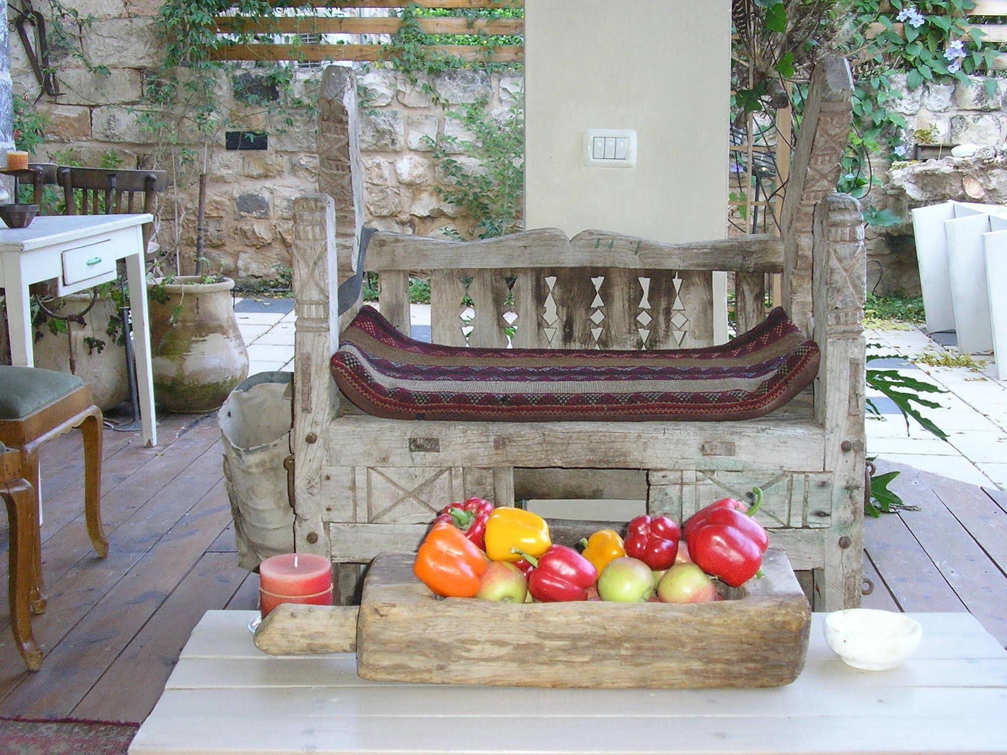 Shulamit Yard