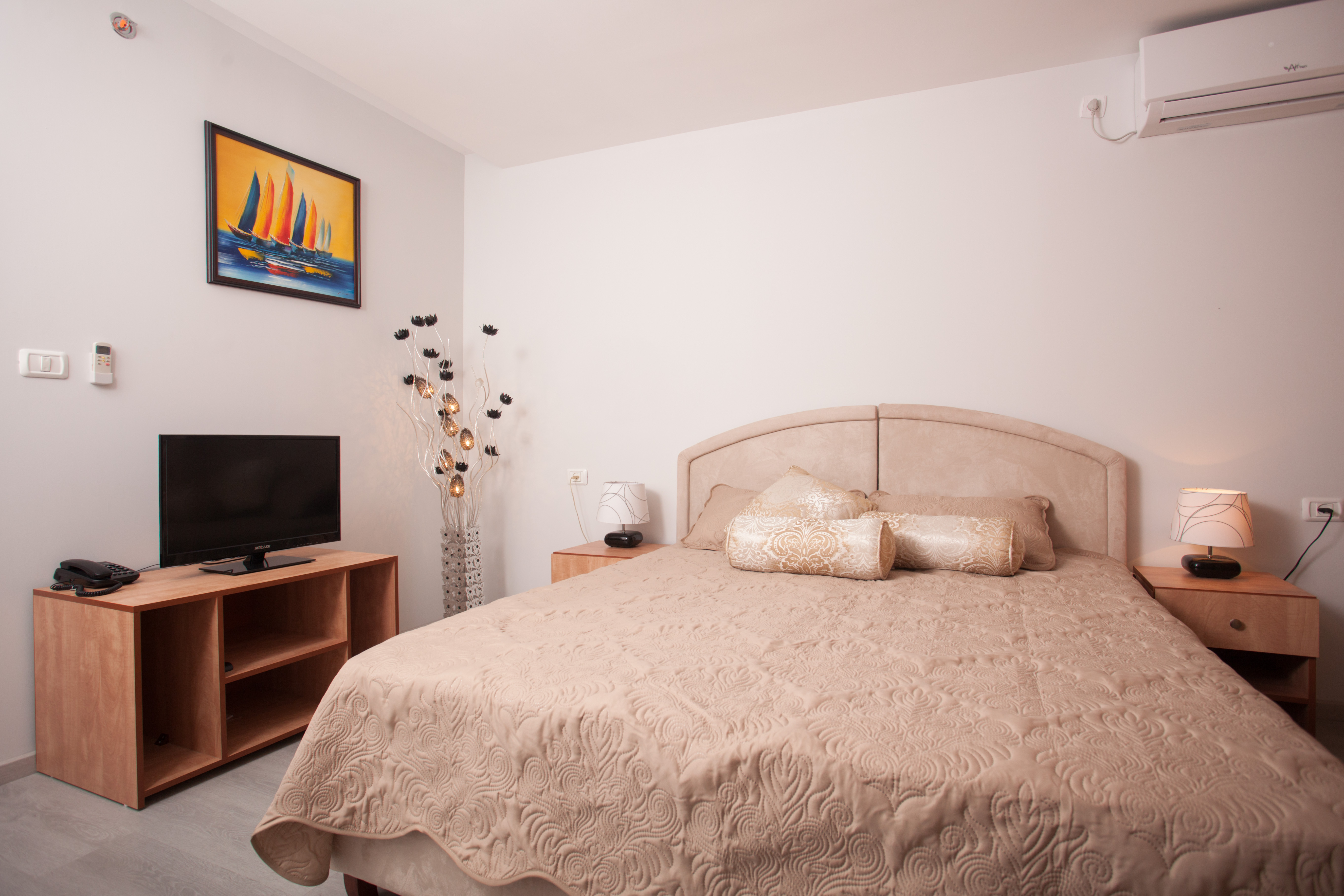 Elis Hotel