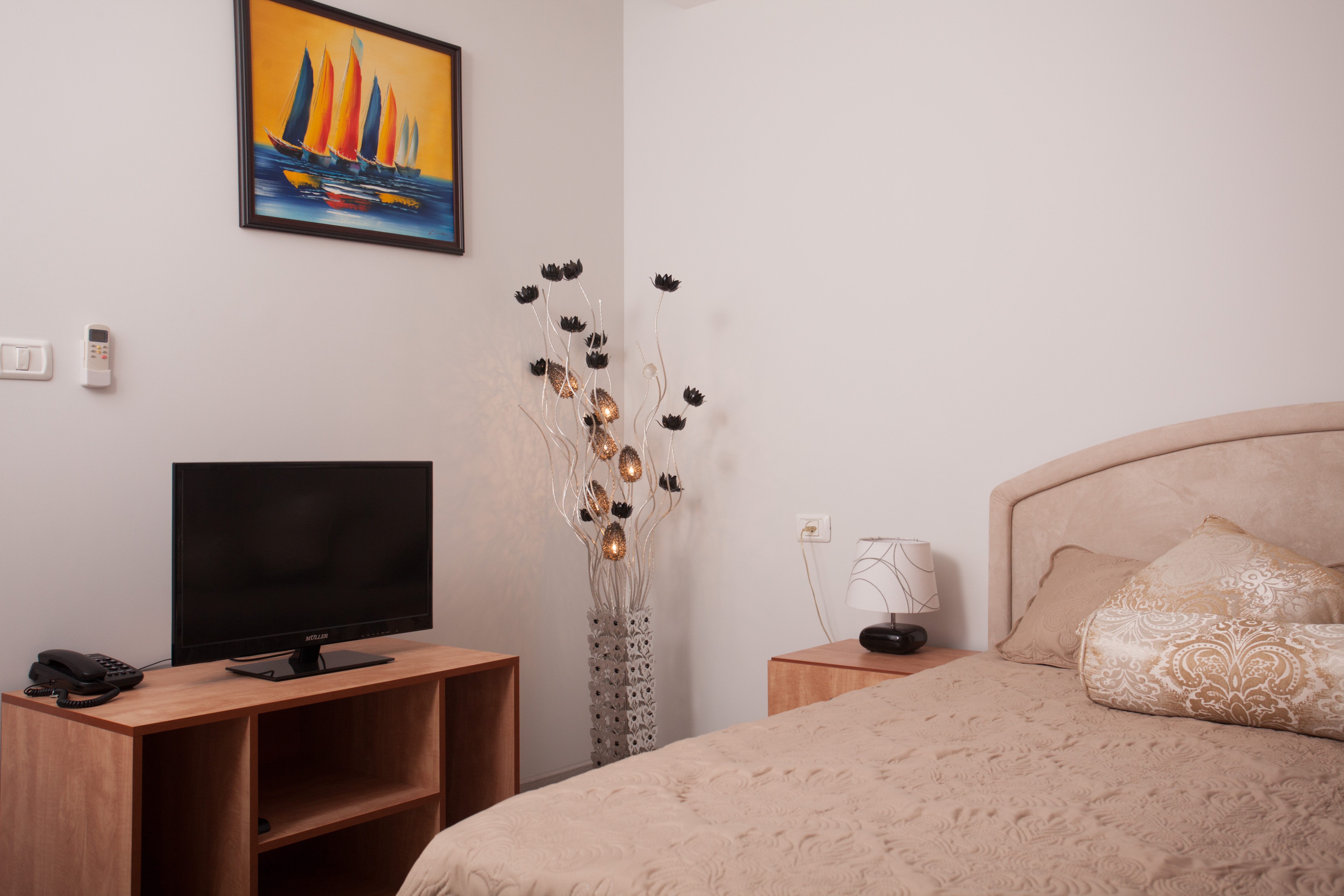 Elis Hotel