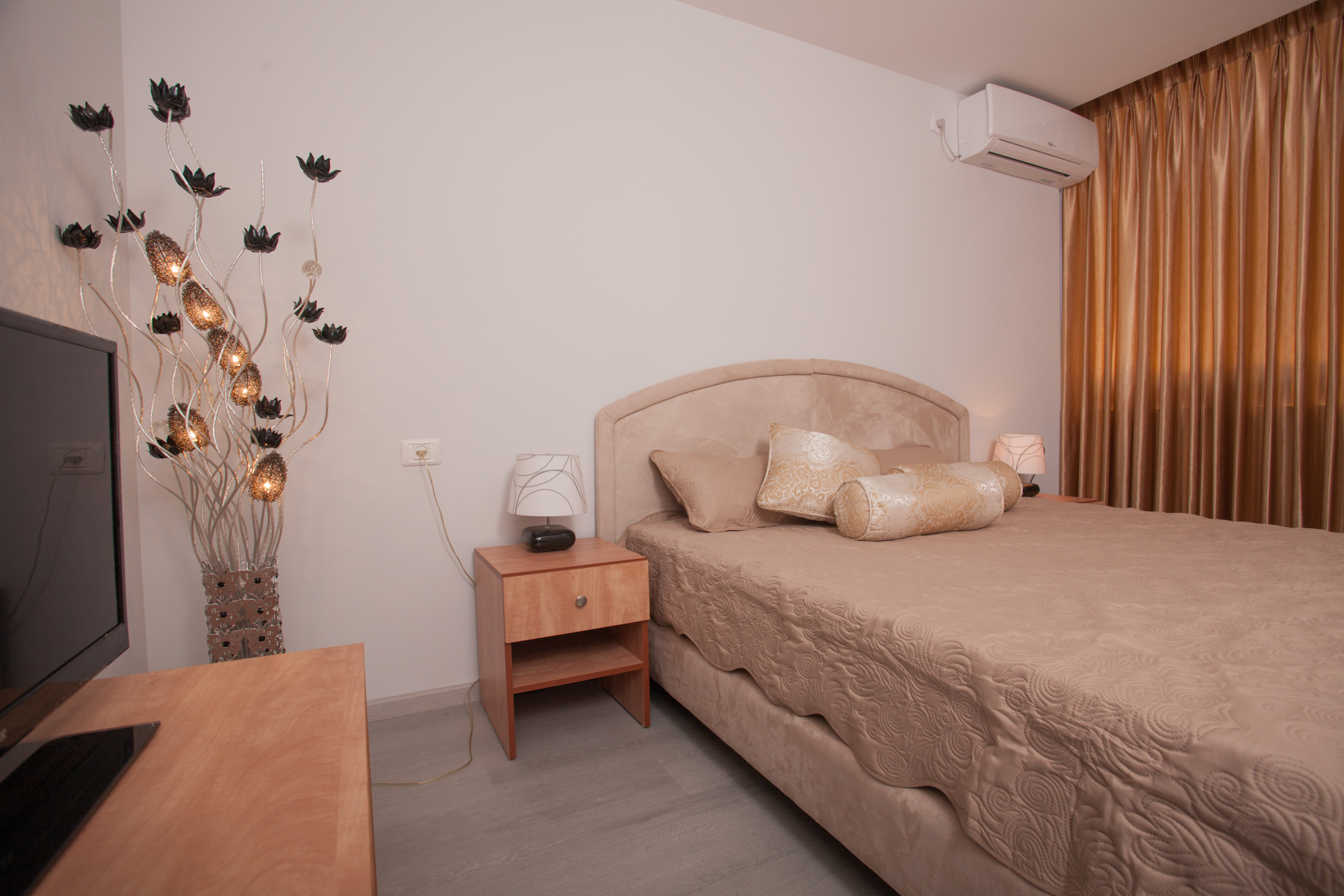 Elis Hotel
