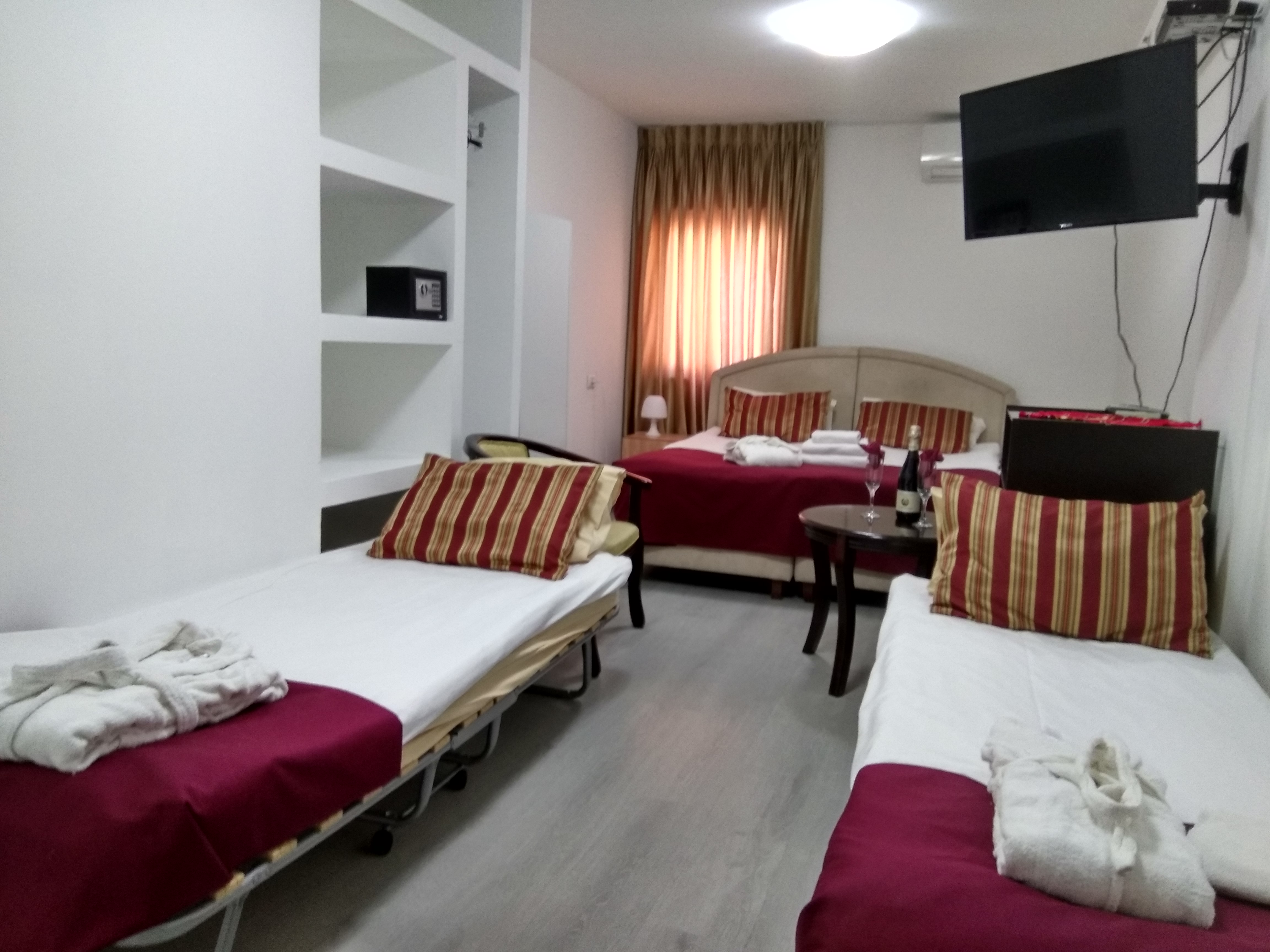 Elis Hotel
