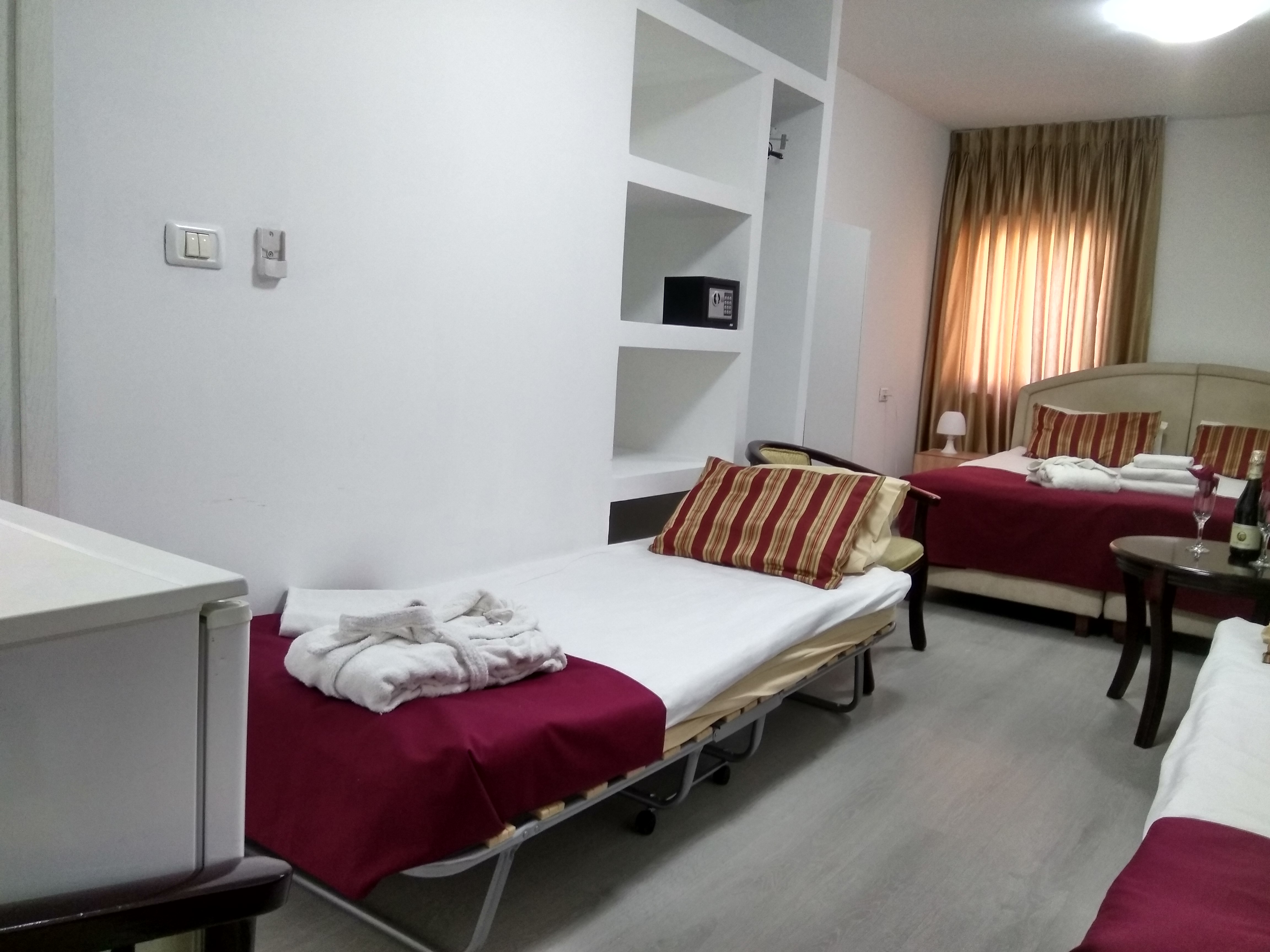 Elis Hotel