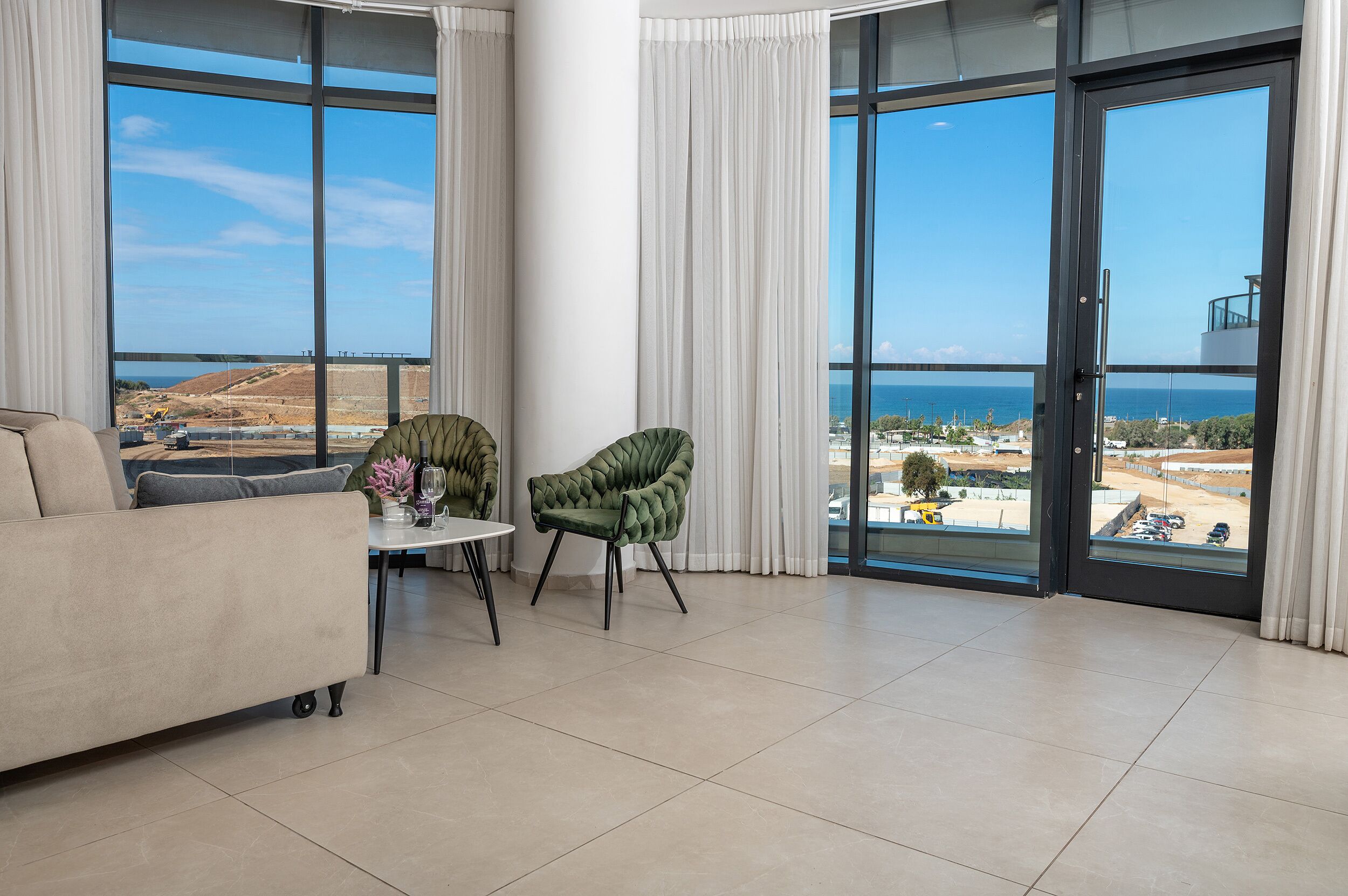 Hi-Yam SeaView Apartments & Suites