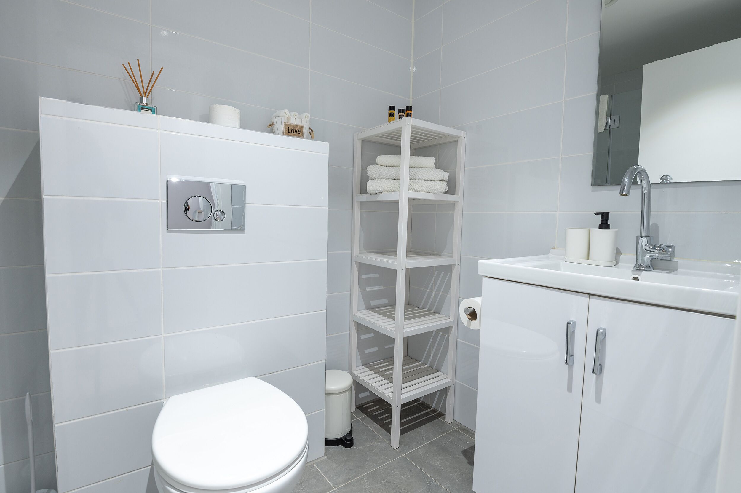 Hi-Yam SeaView Apartments & Suites