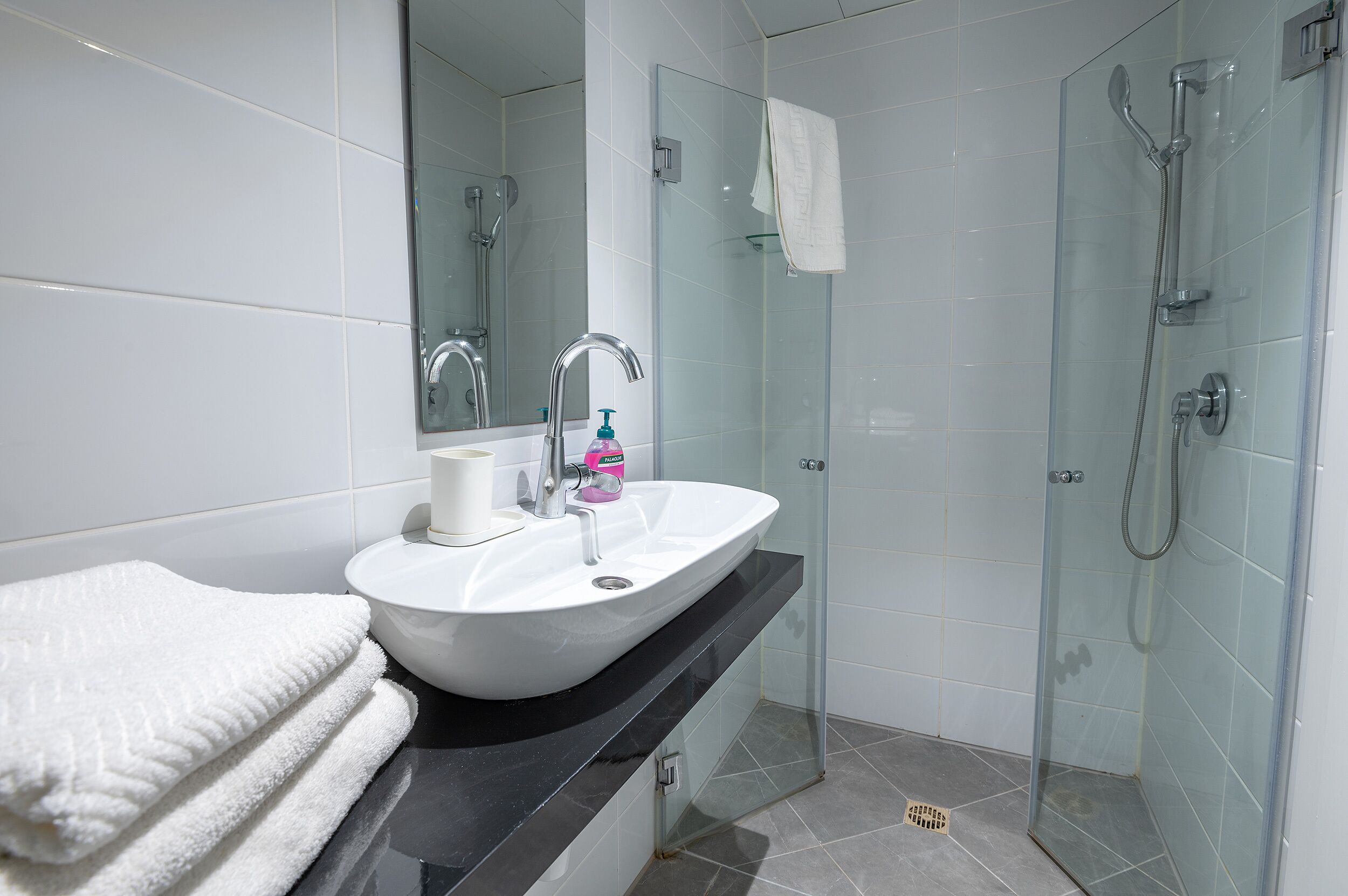 Hi-Yam SeaView Apartments & Suites