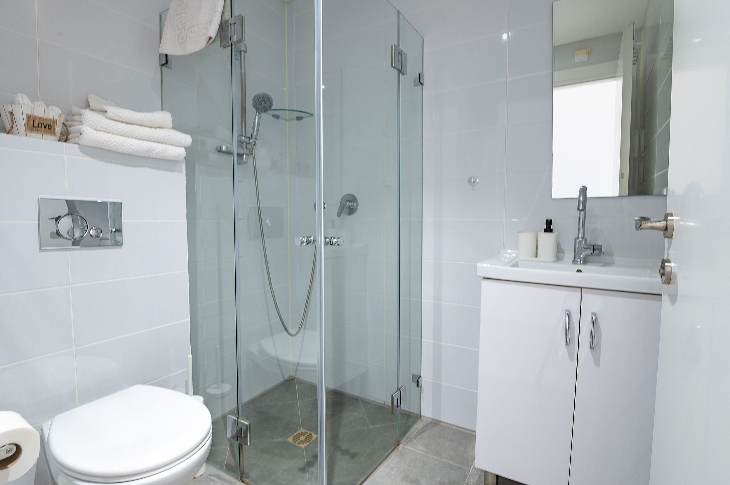 Hi-Yam SeaView Apartments & Suites