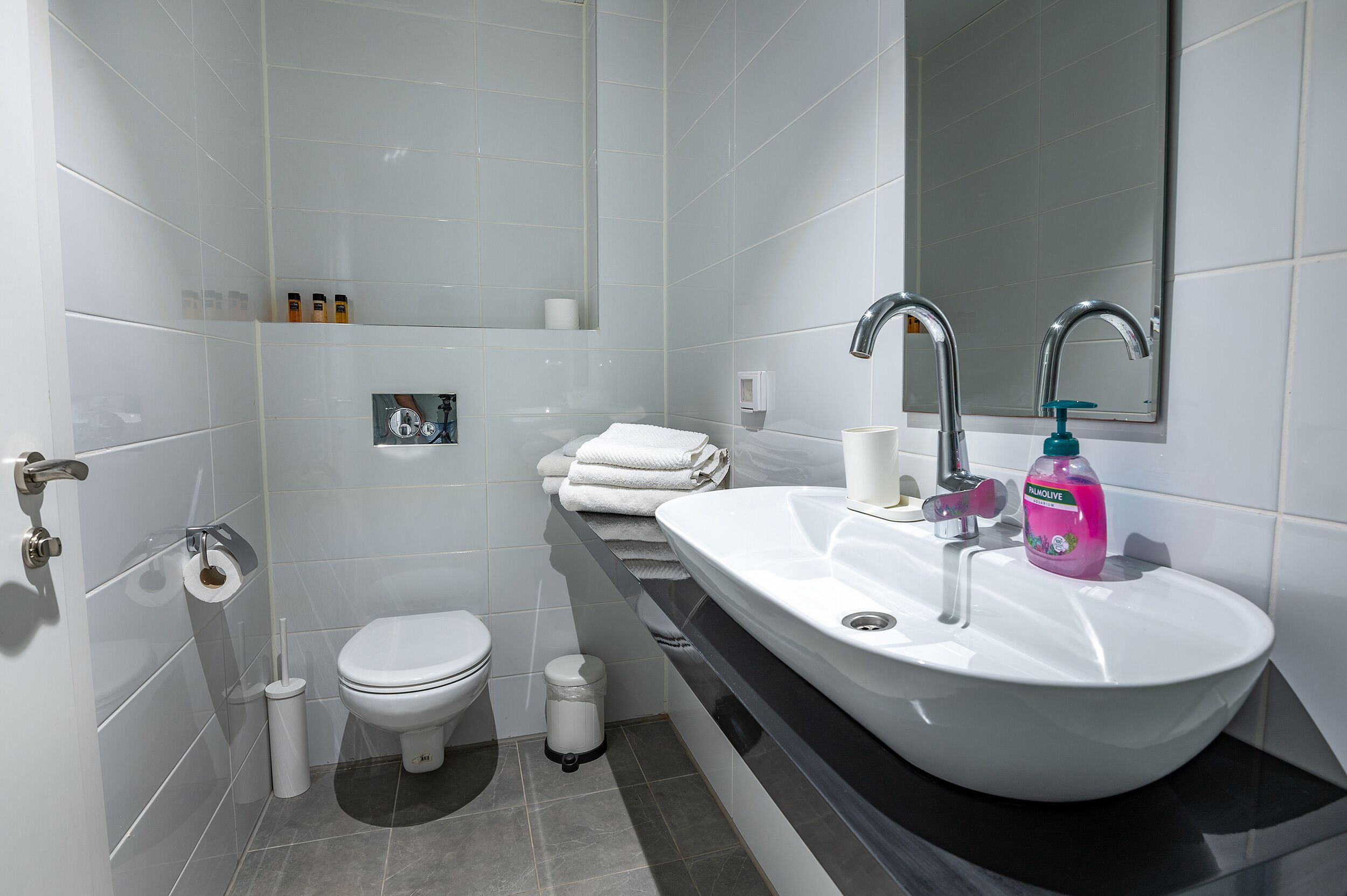Hi-Yam SeaView Apartments & Suites