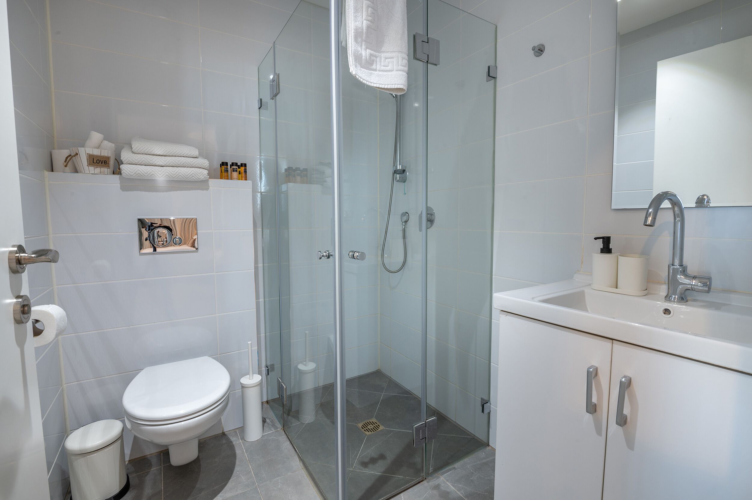 Hi-Yam SeaView Apartments & Suites