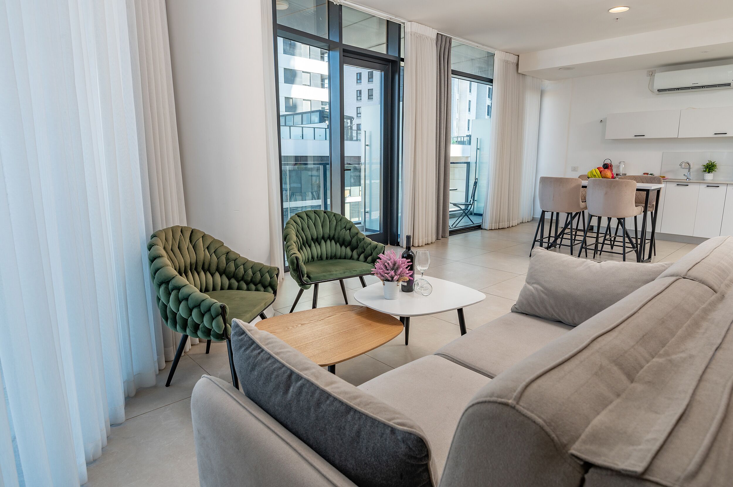 Hi-Yam SeaView Apartments & Suites