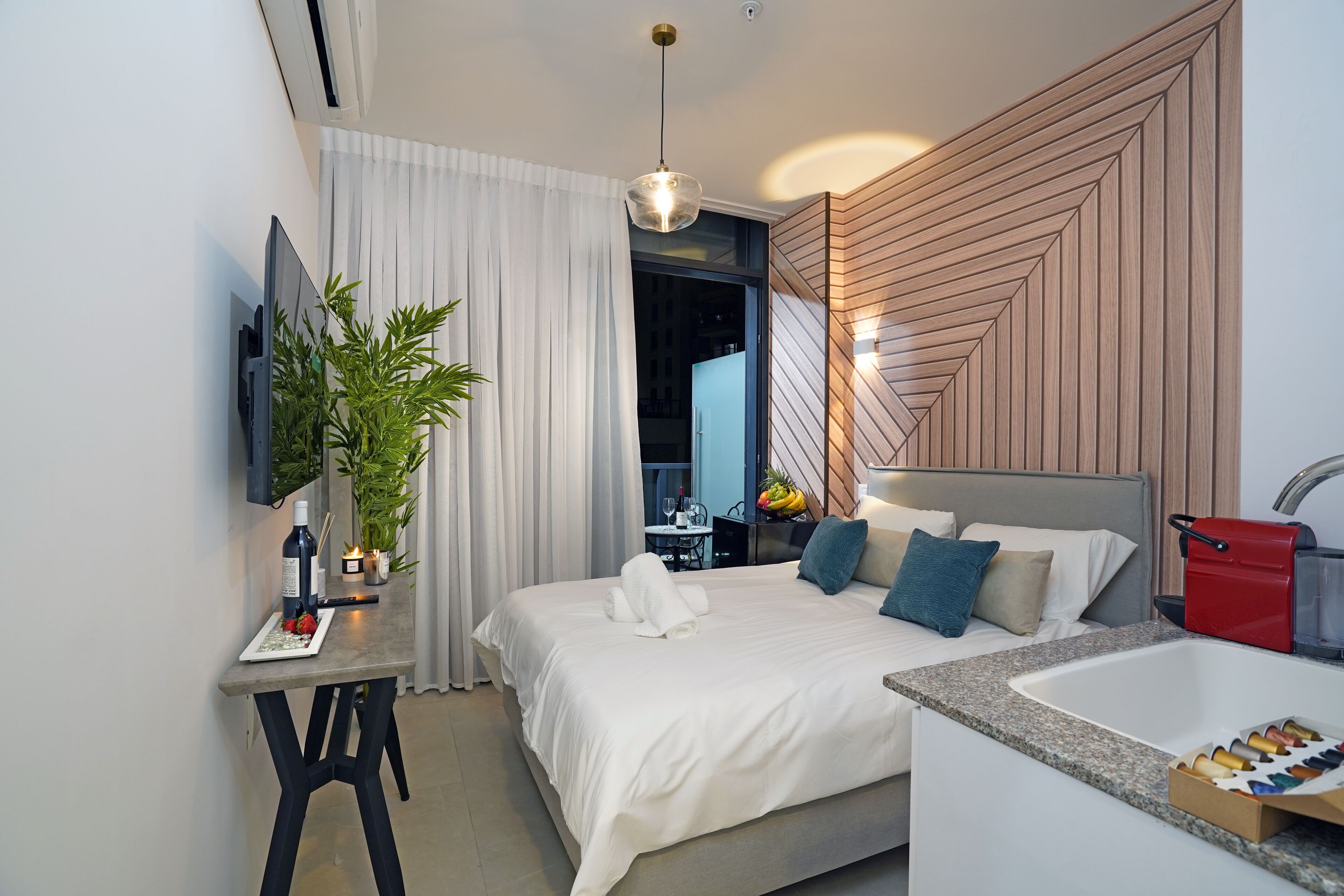 Hi-Yam SeaView Apartments & Suites