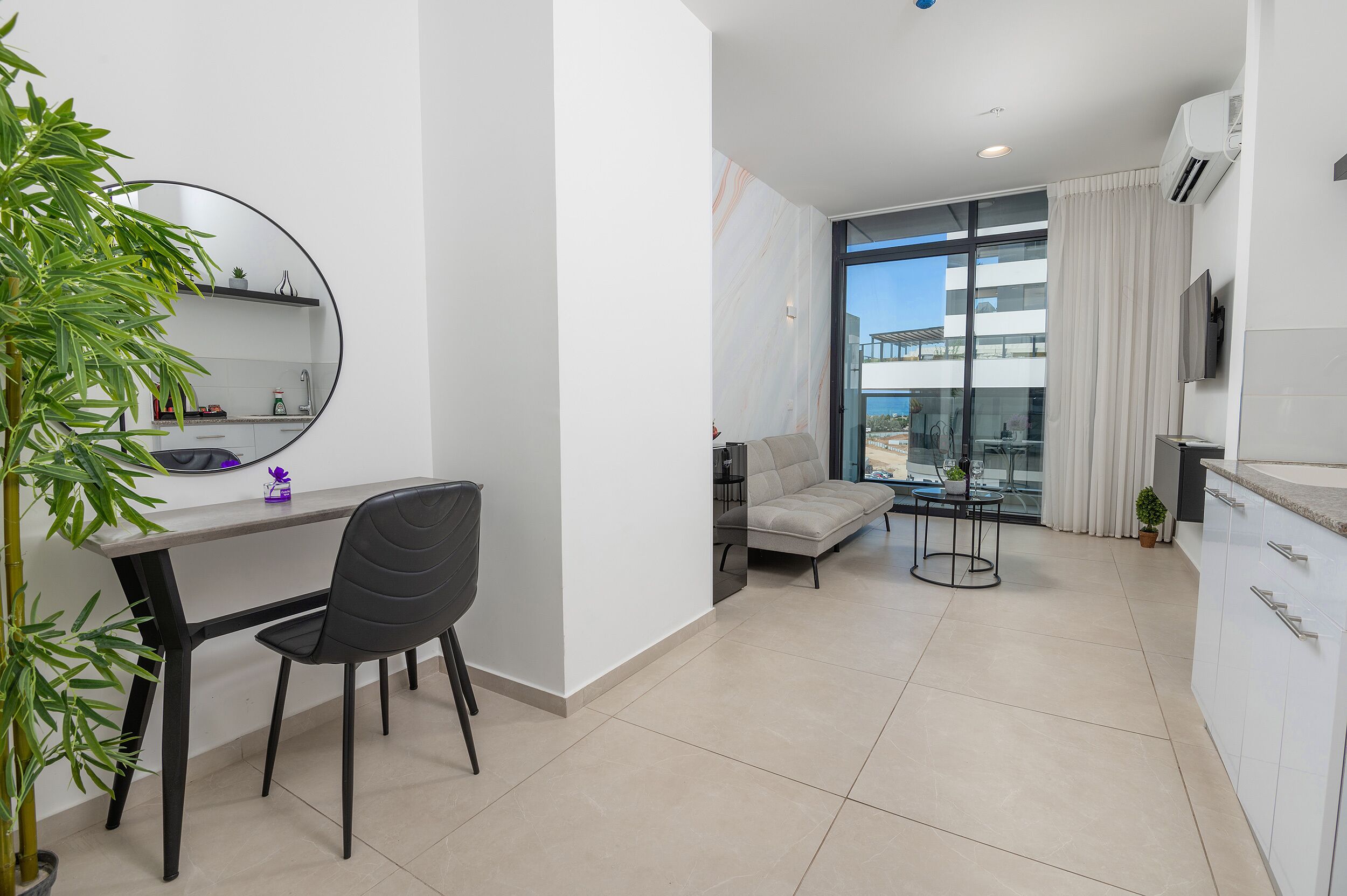 Hi-Yam SeaView Apartments & Suites