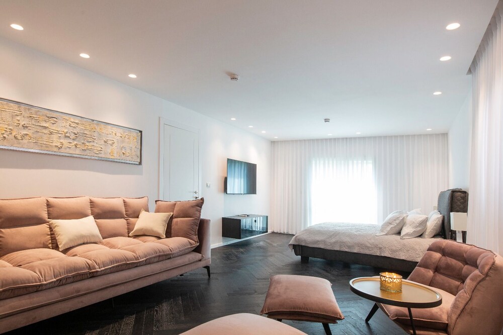 Alma Suites