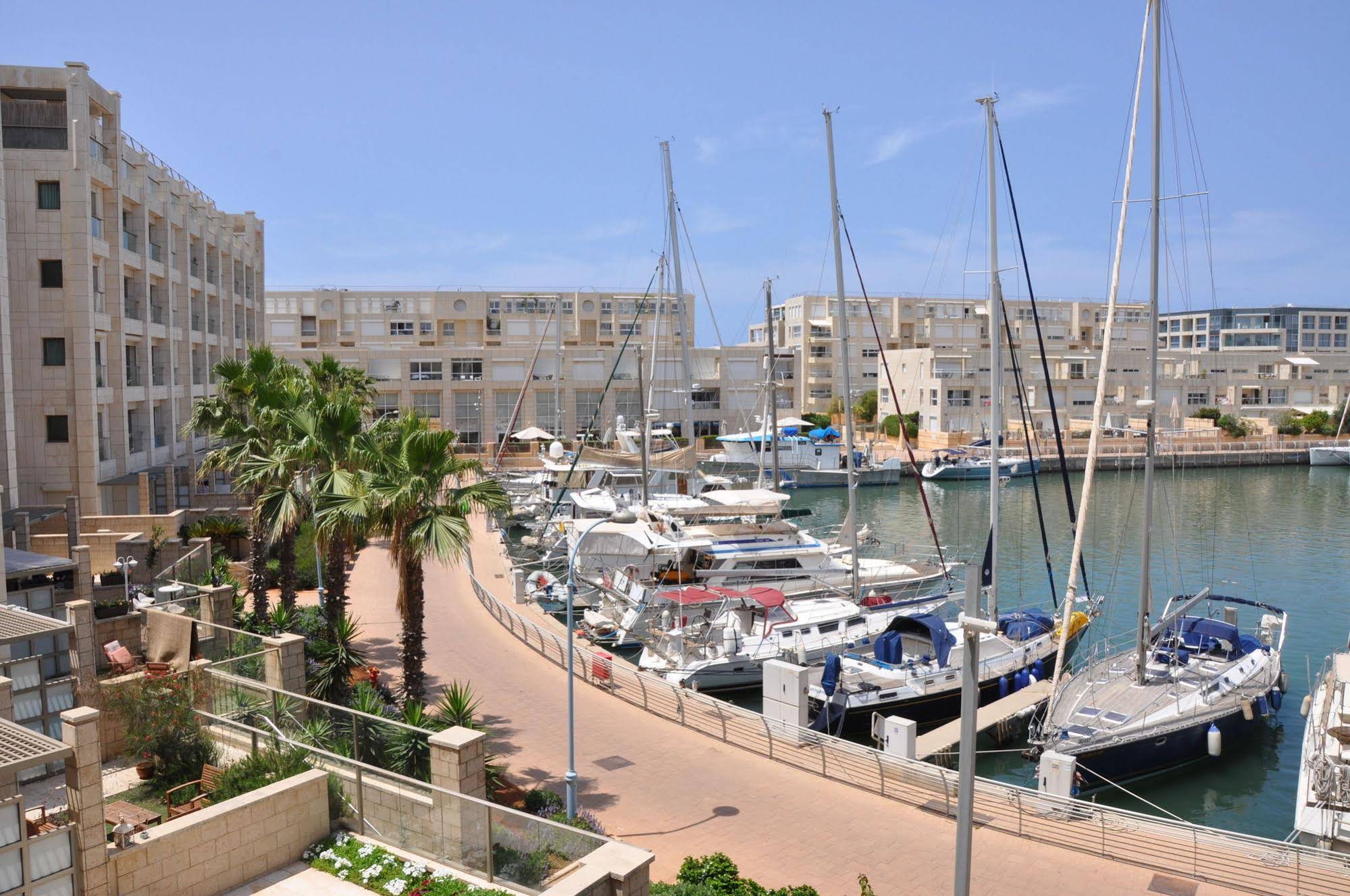 Hosteeva Marina Luxury Suite