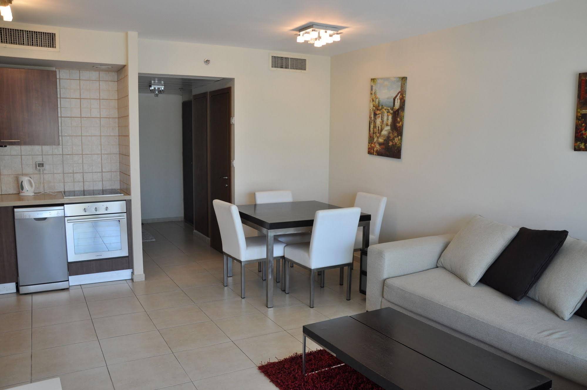 Hosteeva Marina Luxury Suite