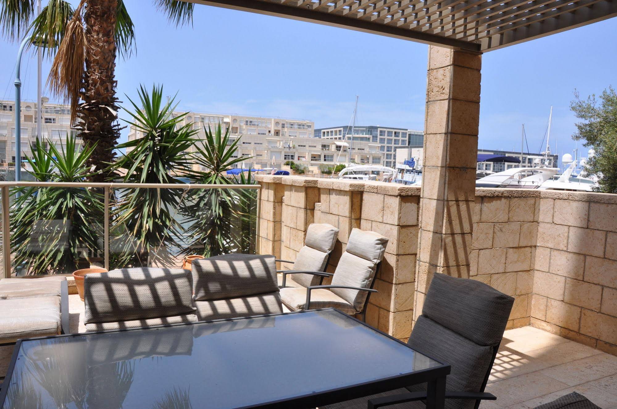 Hosteeva Marina Luxury Suite