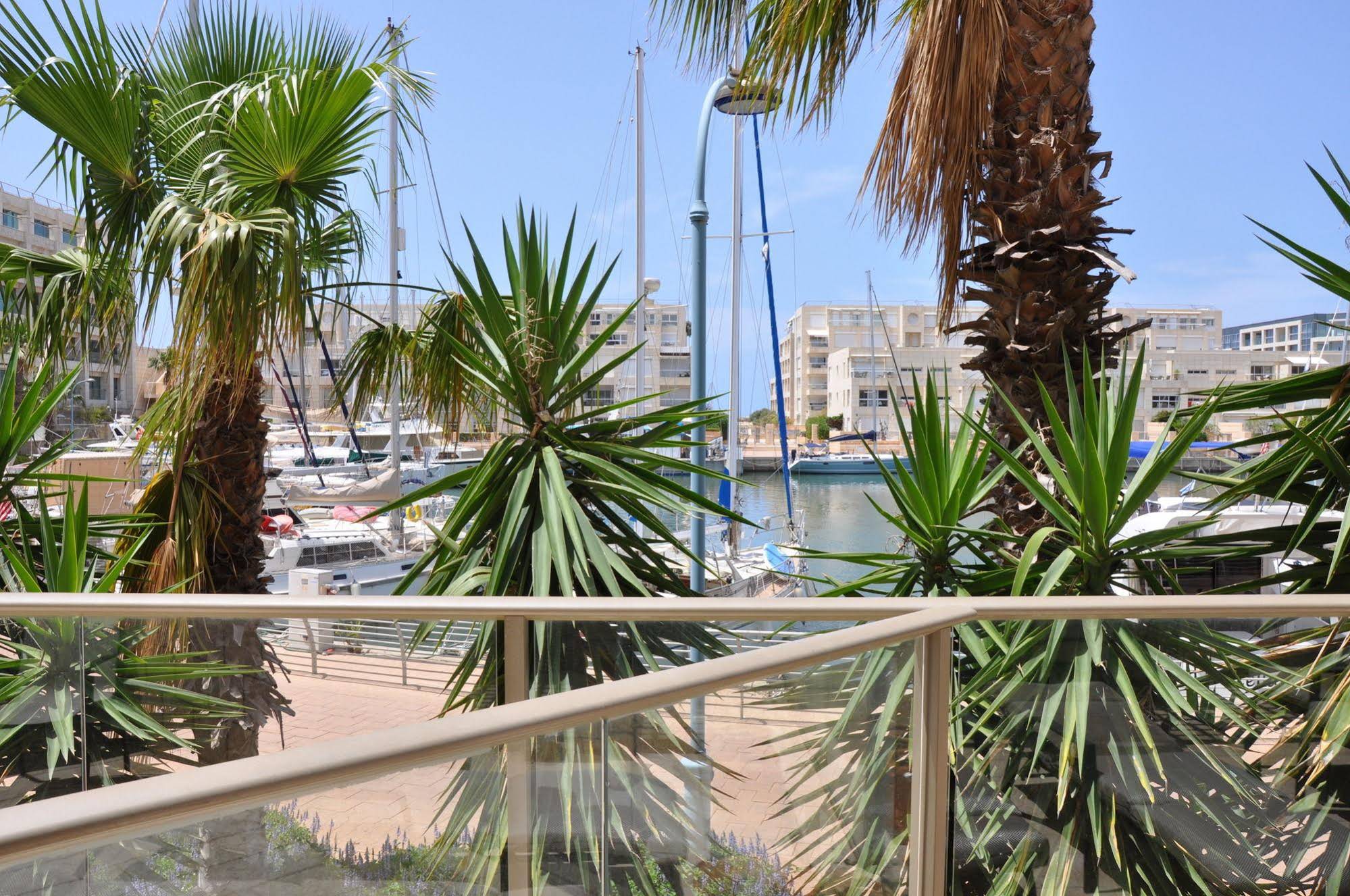 Hosteeva Marina Luxury Suite