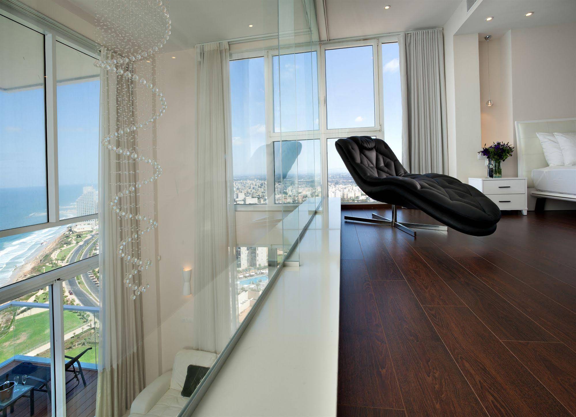 Island Suites Hotel