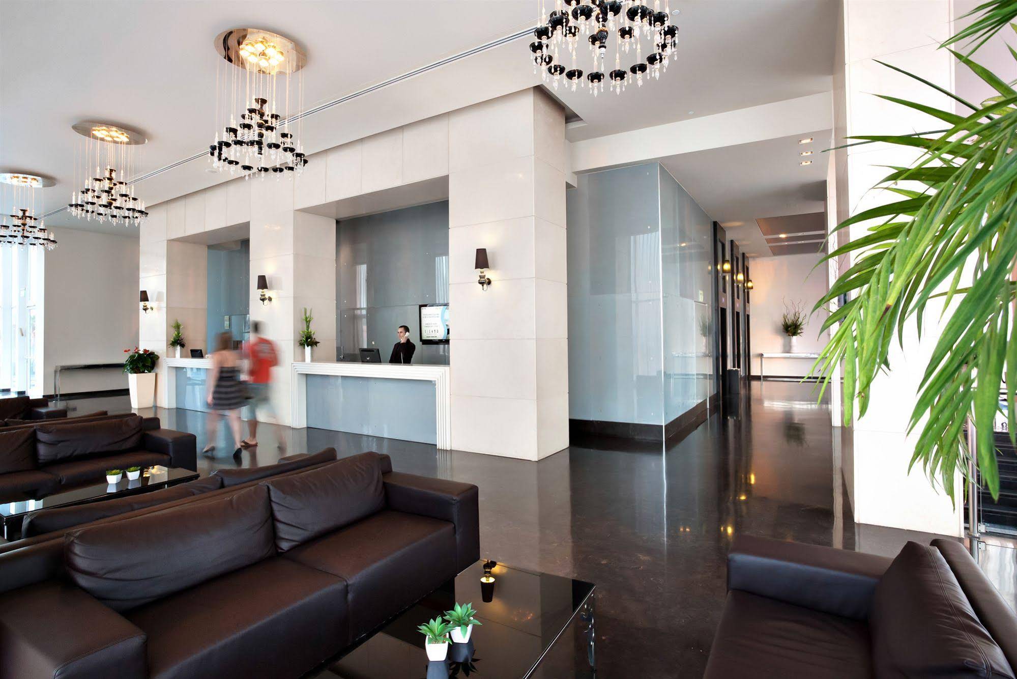 Island Suites Hotel