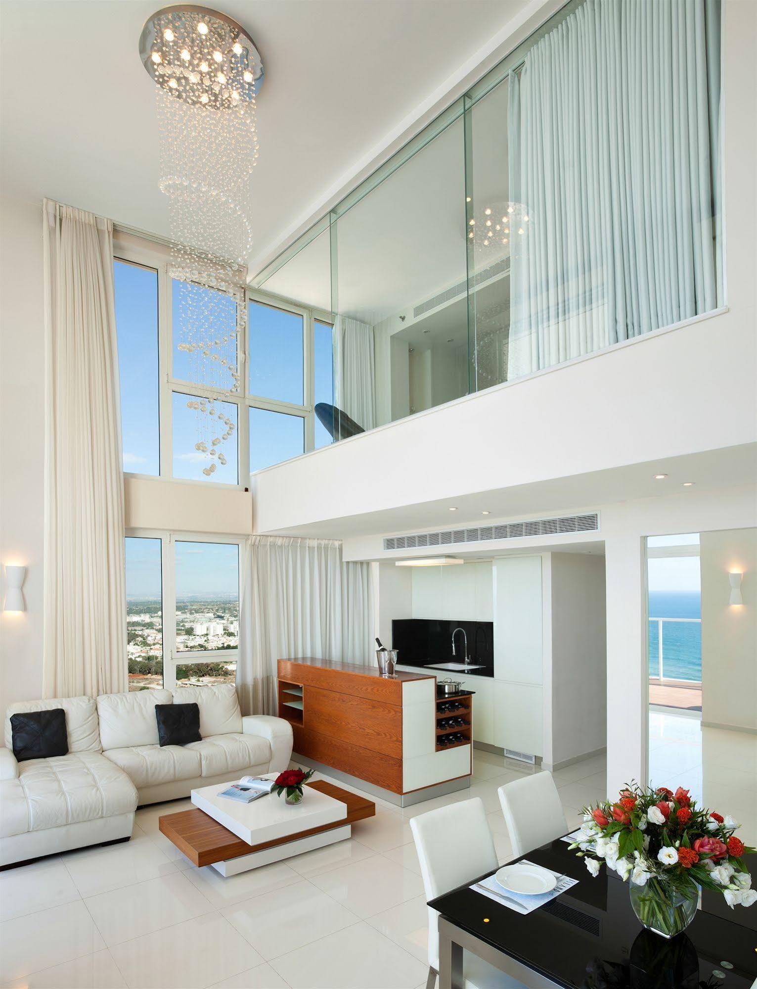 Island Suites Hotel
