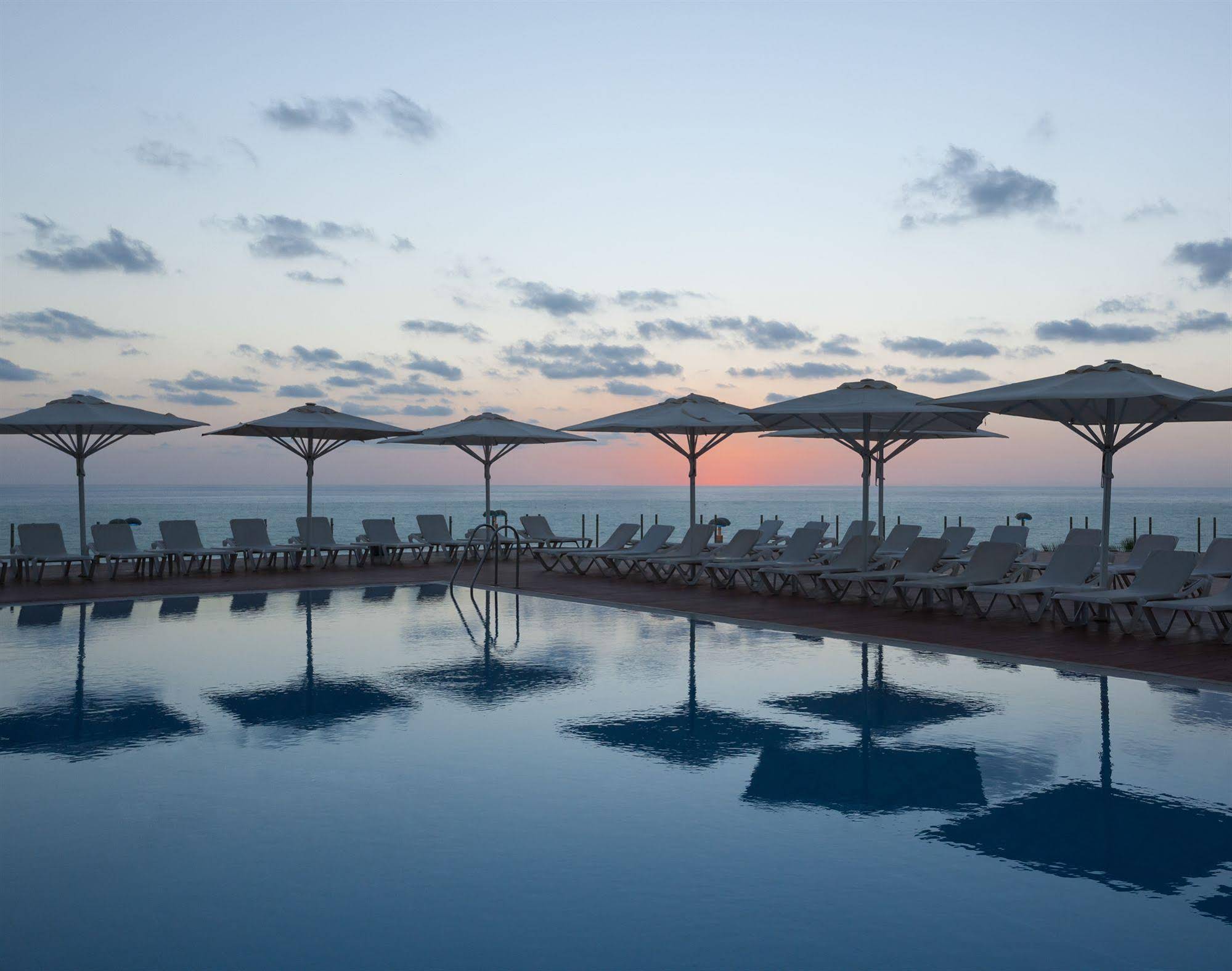 Island Suites Hotel
