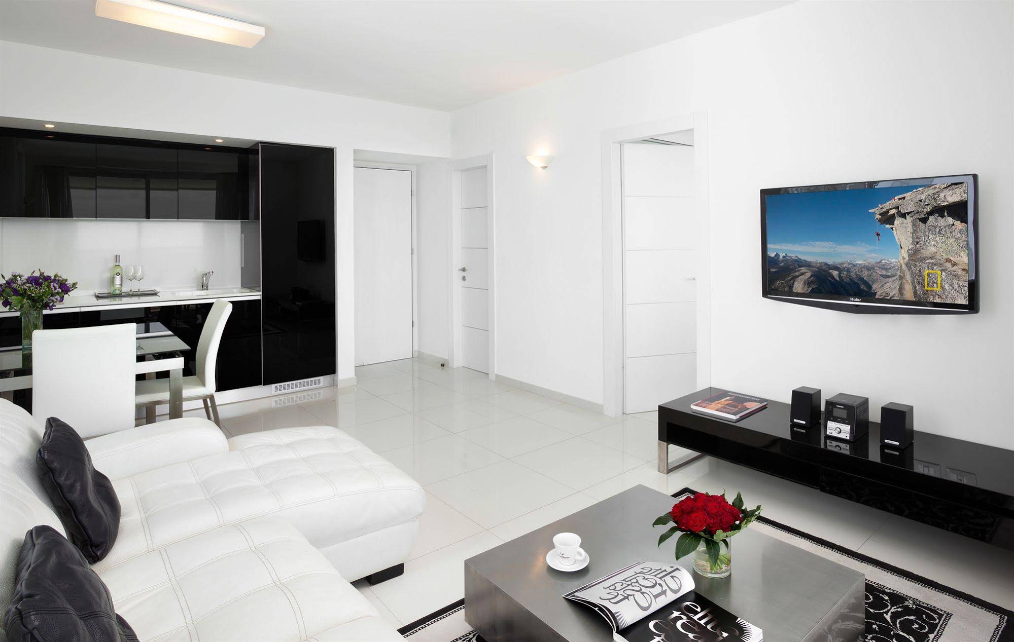 Island Suites Hotel
