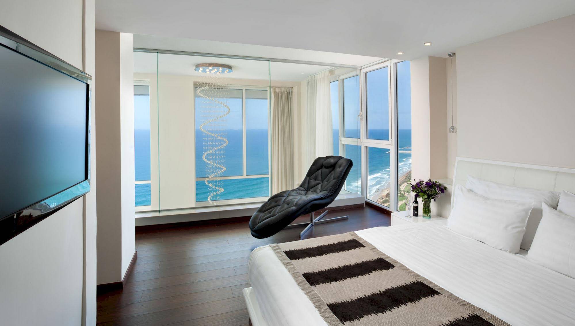 Island Suites Hotel