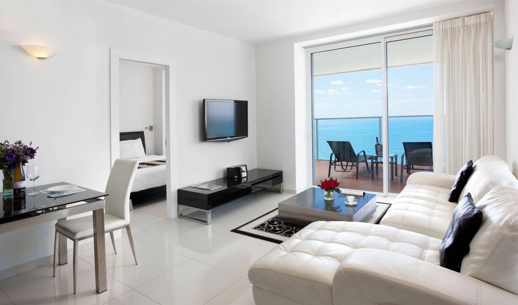 Island Suites Hotel