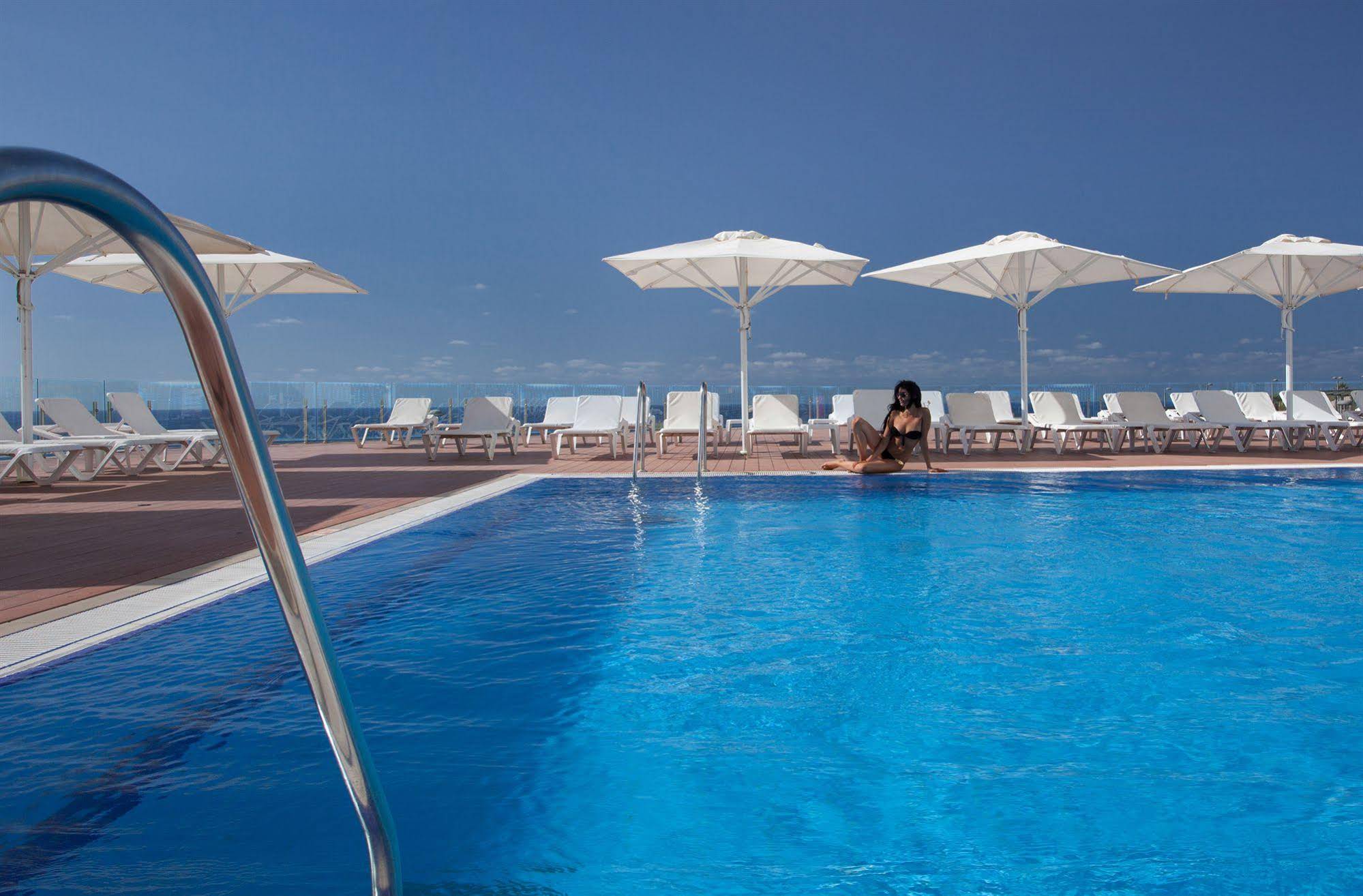 Island Suites Hotel