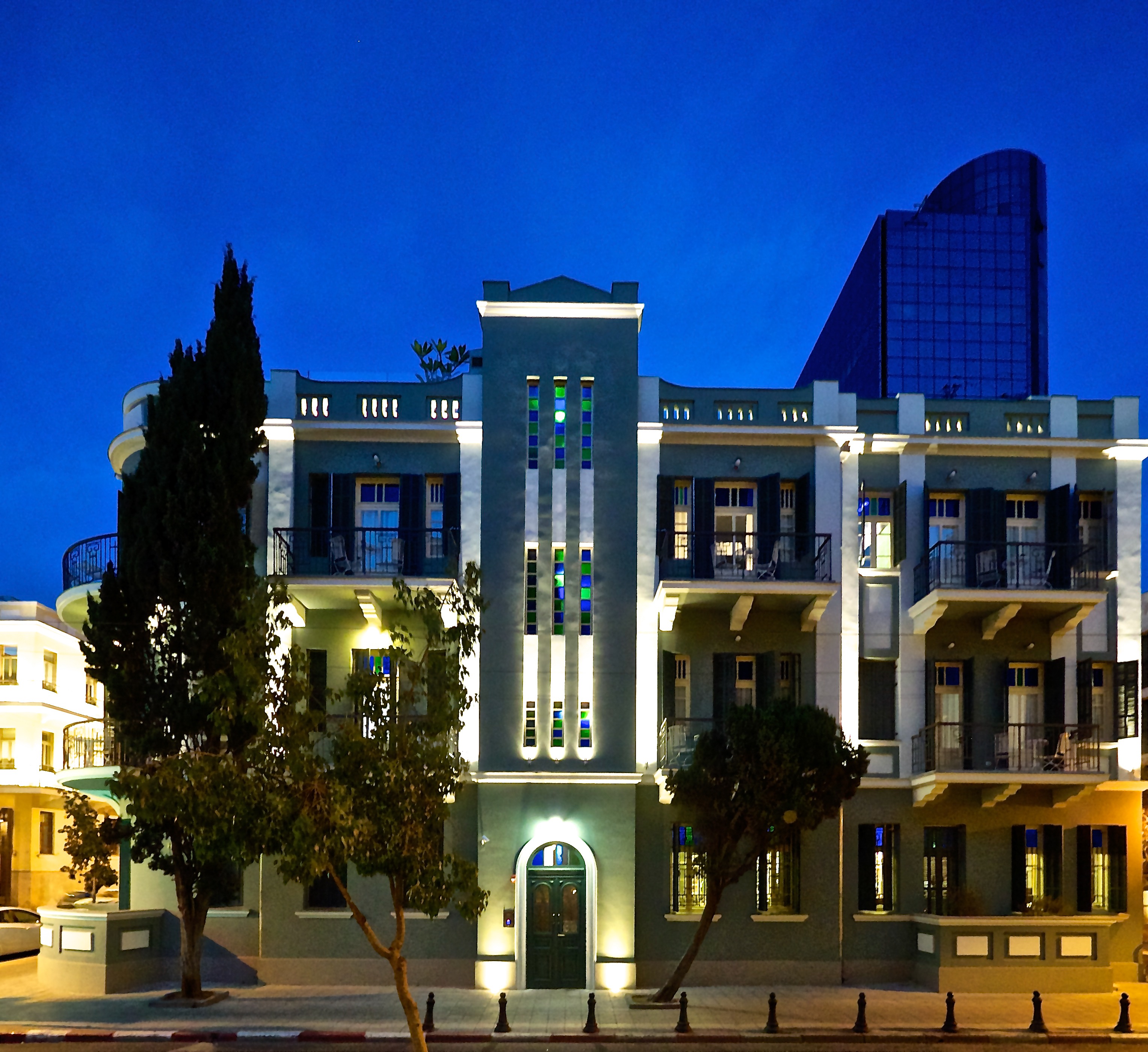 Alma Hotel and Lounge