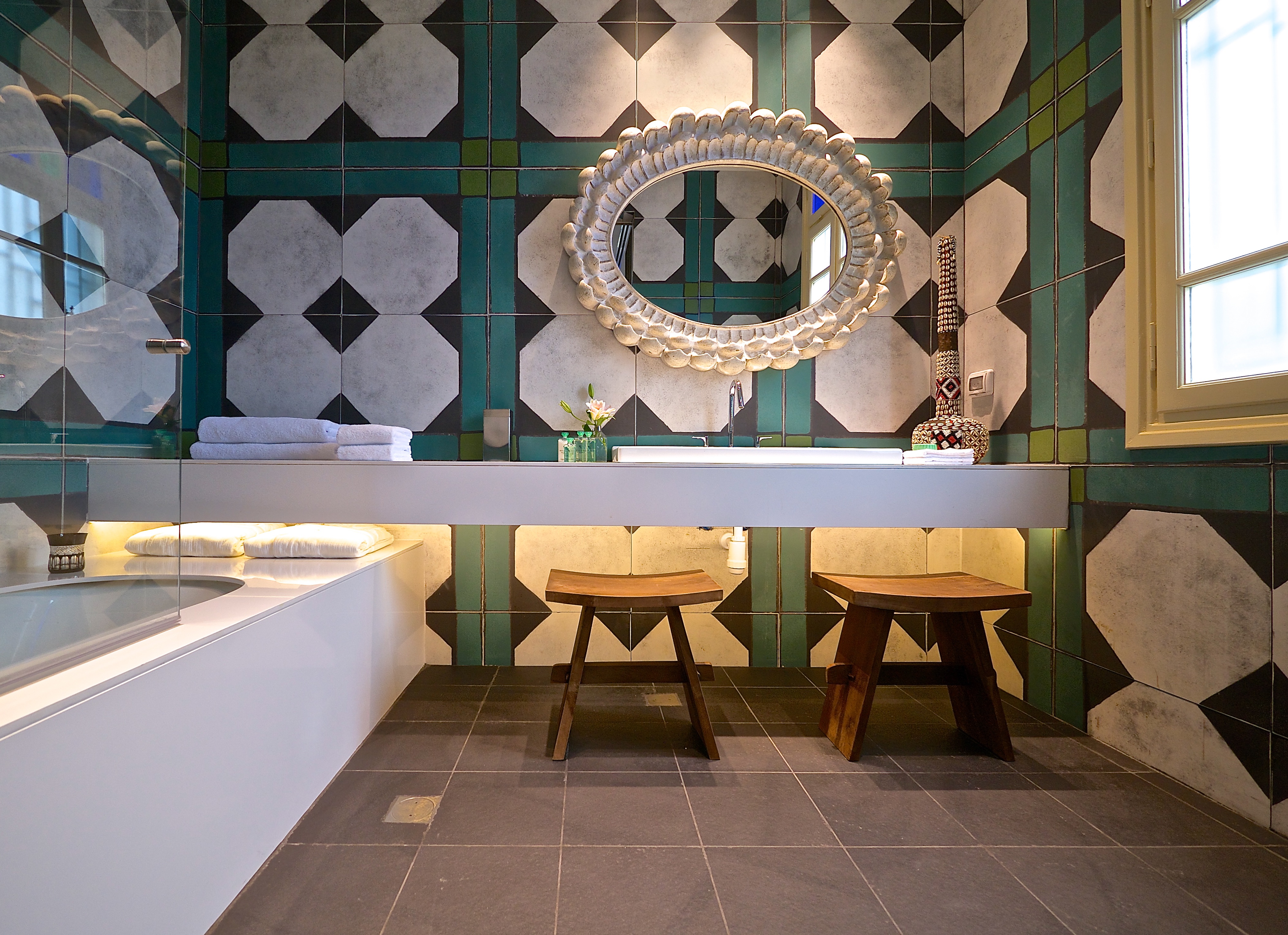 Alma Hotel and Lounge