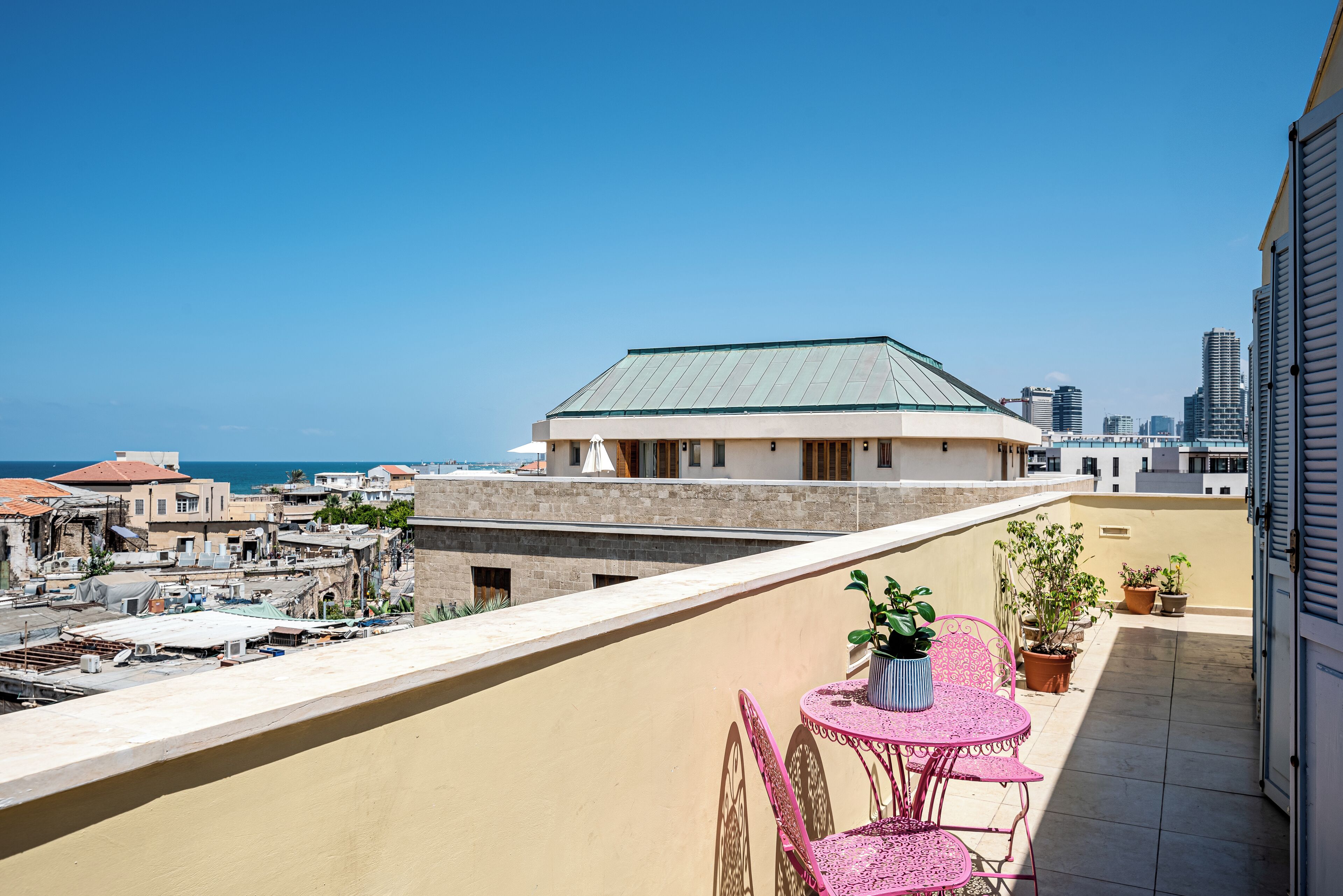 Blondie Jaffa Aparthotel