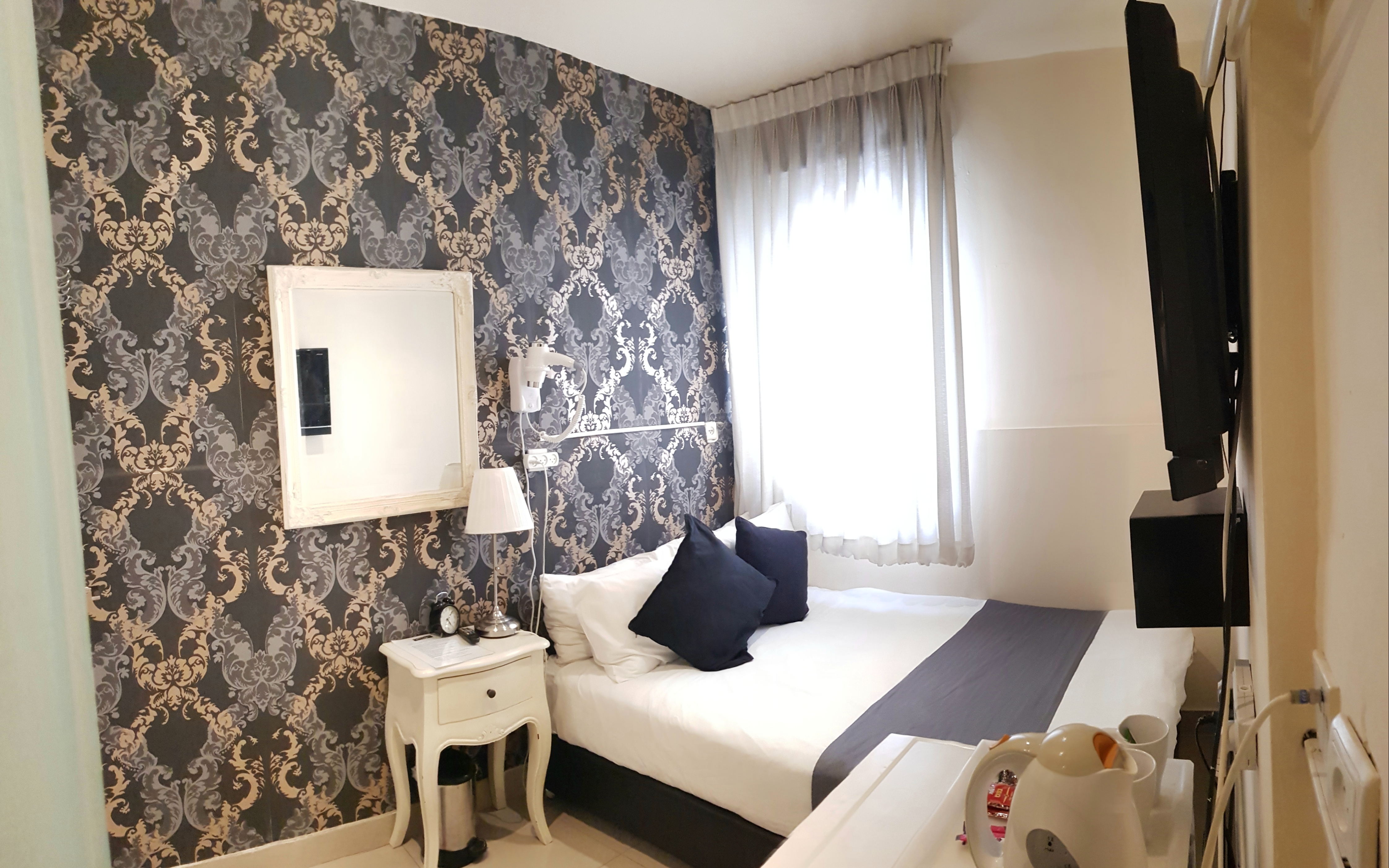 Central Hotel