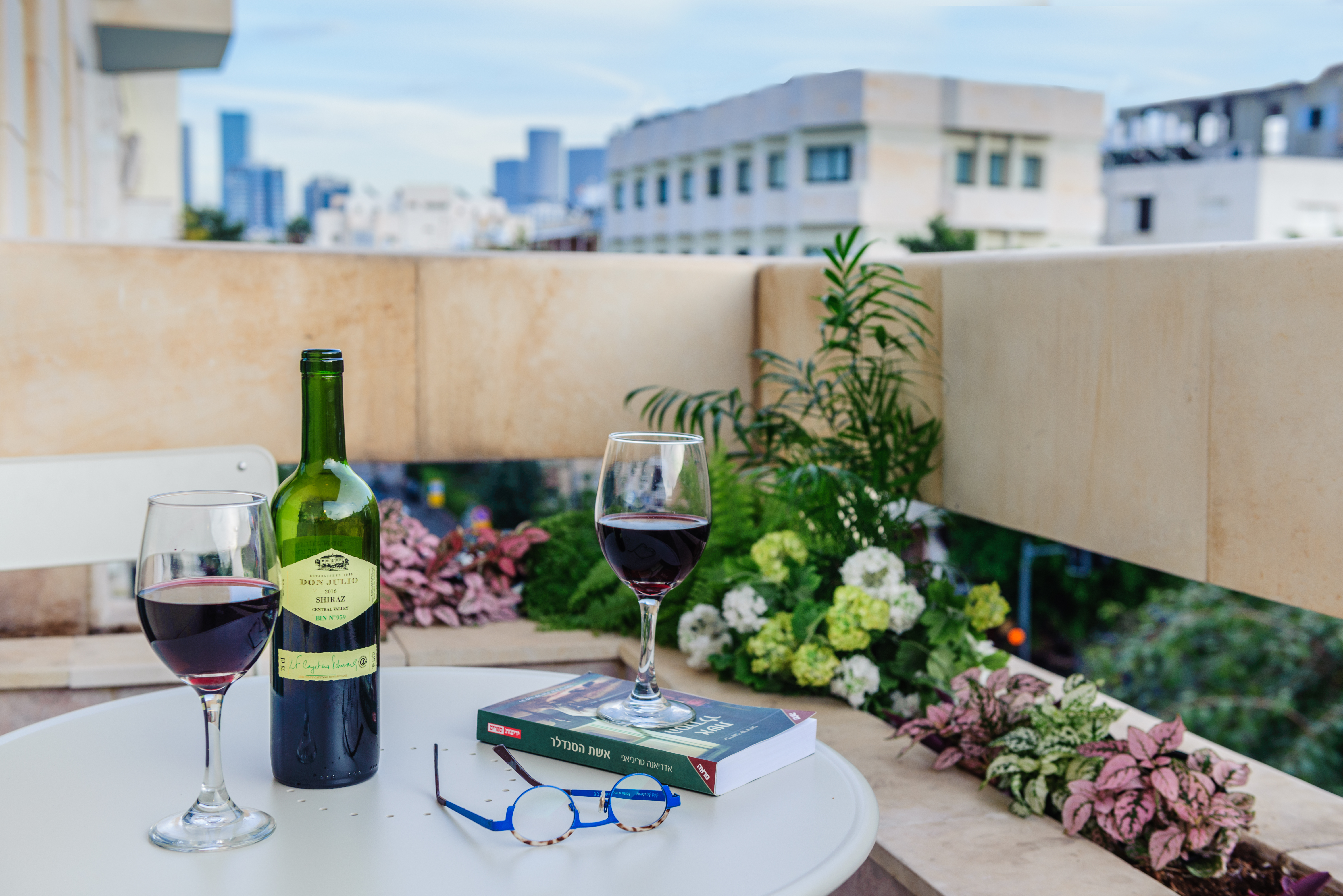 Dizengoff Suites