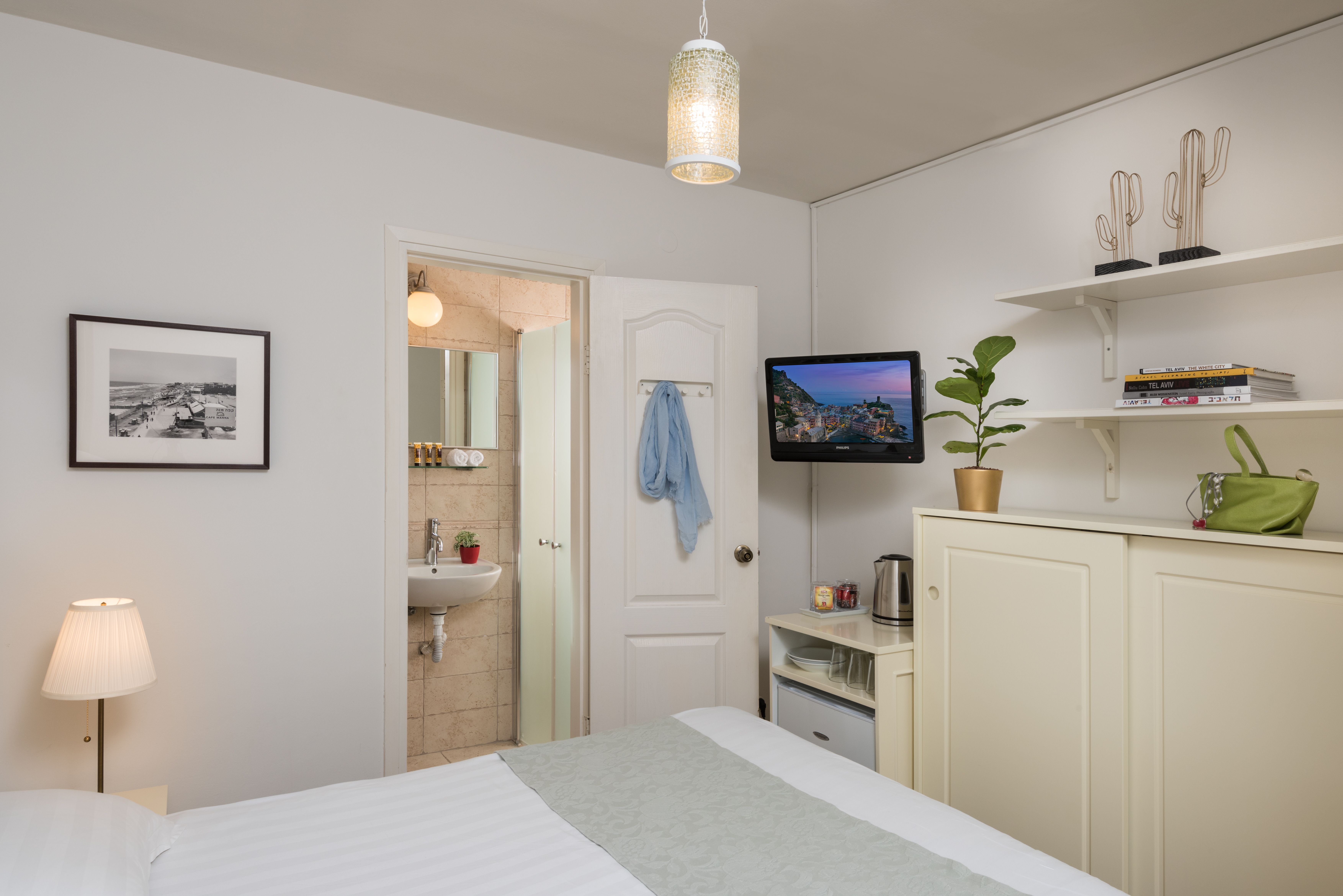 Dizengoff Suites