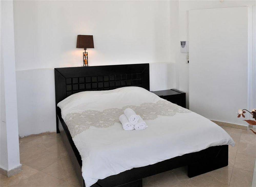 Geula Suites Hotel