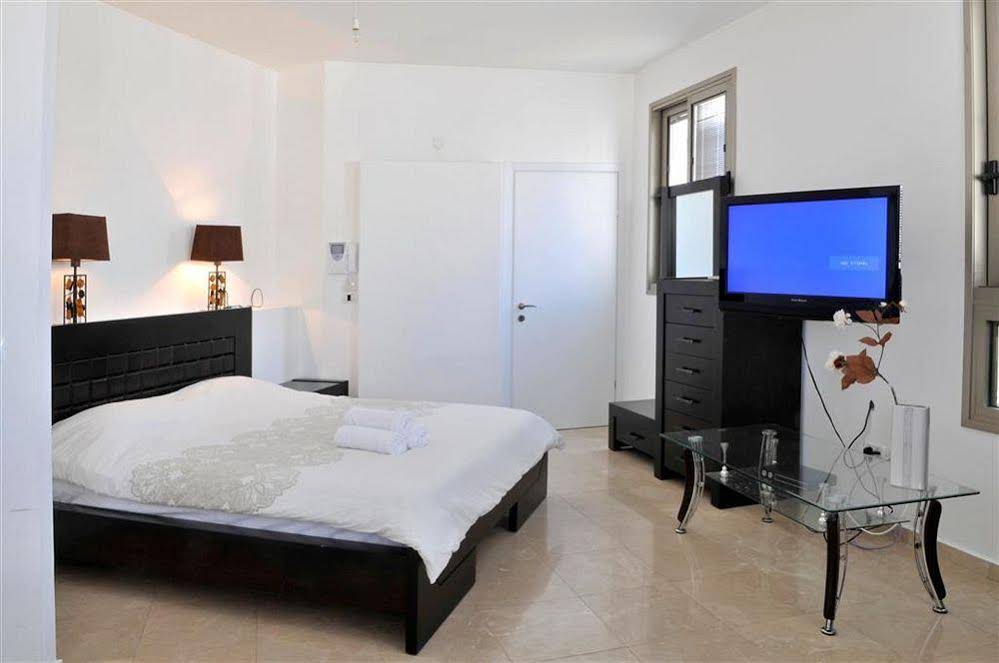 Geula Suites Hotel
