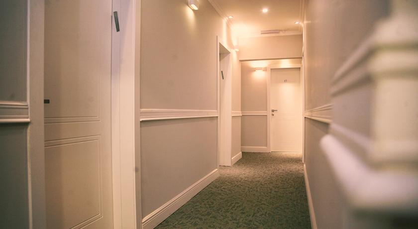 Lenis Hotel