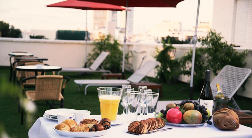 Lenis Hotel
