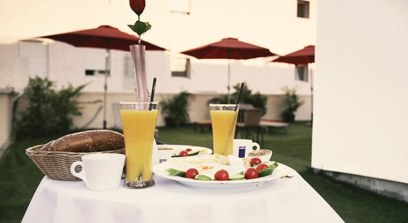 Lenis Hotel